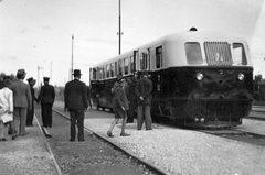 Szerbia, Szabadka, vasútállomás, Ganz gyártmányú Árpád sorozatú (TAS) sínautóbusz., 1937, Indóház, vasút, magyar gyártmány, vasúti szerelvény, Ganz-márka, Fortepan #32410