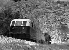 Szerbia, Ganz gyártmányú Árpád sorozatú (TAS) sínautóbusz a Sićevo-szurdokban., 1937, Indóház, vasút, magyar gyártmány, vasúti szerelvény, Ganz-márka, Fortepan #32426