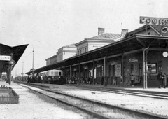 Bulgária, Szófia, vasútállomás, Ganz gyártmányú Árpád sorozatú (TAS) sínautóbusz., 1937, Indóház, magyar gyártmány, vasúti szerelvény, pályaudvar, Ganz-márka, helységnév tábla, cirill írás, Fortepan #32437