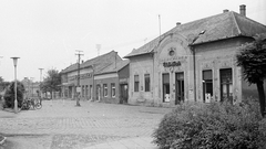 Magyarország, Nagykőrös, Széchenyi tér, Arany János mozi., 1969, Építésügyi Dokumentációs és Információs Központ, VÁTI, kerékpár, kerékpár tároló, Fortepan #32506