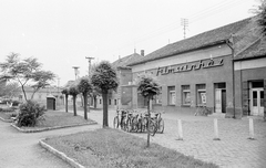 Magyarország, Nagykőrös, Széchenyi tér, Arany János mozi., 1969, Építésügyi Dokumentációs és Információs Központ, VÁTI, kerékpár, kerékpár tároló, Fortepan #32507