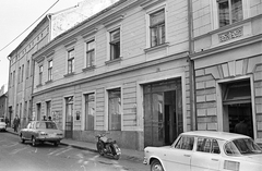 Magyarország, Pécs, Ferencesek utcája (Sallai utca) 9., 1968, Építésügyi Dokumentációs és Információs Központ, VÁTI, csehszlovák gyártmány, német gyártmány, motorkerékpár, Skoda-márka, Wartburg-márka, automobil, rendszám, Fortepan #32547