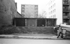 Hungary, Sátoraljaújhely, Aradi vértanúk útja 26., 1980, Építésügyi Dokumentációs és Információs Központ, VÁTI, garage, Fortepan #32559