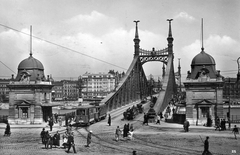 Magyarország, Budapest XI., Szent Gellért tér, Szabadság híd (Ferenc József híd) budai hídfő., 1926, Pesti Brúnó, híd, lovaskocsi, villamos, hídfő, automobil, Budapest, Feketeházy János-terv, Fortepan #32578