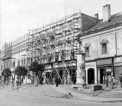 Slovakia, Prešov, Rákóczi-ház., 1956, Gyöngyi, Czechoslovakia, bicycle, poster, street view, ad pillar, store display, scaffolding, Fortepan #32629