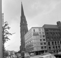 Németország, Hamburg, Szent Miklós-templom (Hauptkirche St. Nikolai)., 1966, Gyöngyi, templom, utcakép, NSZK, Fortepan #32644