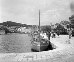 Horvátország,Adria, Split, kikötő, jobbra a Riva, Split sétatere (Obala Hrvatskog narodnog preporoda)., 1965, Gyöngyi, Jugoszlávia, hajó, kikötő, Fortepan #32658