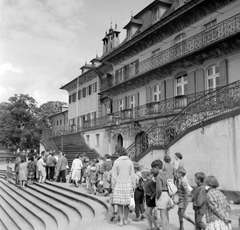 Germany, Dresden, Pillnitzi kastély., 1960, Gyöngyi, railing, genre painting, stairs, kids, GDR, Fortepan #32664