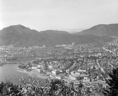 Norvégia, Bergen, a város látképe a Fløyen hegyről., 1966, Gyöngyi, városkép, látkép, tengerpart, Fortepan #32681