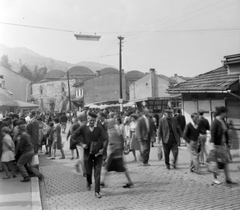 Bosznia-Hercegovina, Szarajevó, Bascarsija., 1965, Gyöngyi, Jugoszlávia, piac, sokadalom, mecset, Fortepan #32689