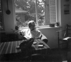 1978, Fortepan, portrait, cigarette, reading, furniture, window, interior, man, table, tablecloth, ashtray, portable radio, jug, weaving, Fortepan #32740