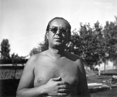 Hungary,Lake Balaton, Fonyód, 1978, Fortepan, portrait, celebrity, beach, shades, hairy chest, Fortepan #32743