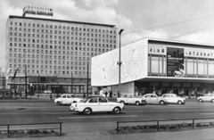 Németország, Berlin, Kelet-Berlin, Karl Marx Allee, szemben a Kino International és a Hotel Berolina., 1965, Fortepan, plakát, NDK, mozi, Kelet-Berlin, Josef Kaiser-terv, Heinz Aust-terv, Fortepan #32769