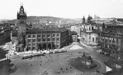 Csehország, Prága, Óváros tér (Staromestské namesti), szemben az Óvárosi városháza., 1938, Fortepan, Csehszlovákia, kastély, templom, emlékmű, villamos, Bazilika, barokk-stílus, palota, középület, neogótika, szoborcsoport, tömegközlekedés, Husz János-ábrázolás, Ladislav Šaloun-terv, Peter von Nobile-terv, Paul Sprenger-terv, husziták, Kilian Ignaz Dientzenhofer-terv, Ringhoffer-márka, Fortepan #32770