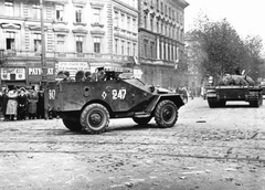 Hungary, Budapest VI., Oktogon (November 7. tér). A szovjet csapatok ideiglenes kivonulása 1956. október 31-én., 1956, Pesti Srác2, Soviet brand, armoured car, revolution, tank, military, tobacco shop, Patyolat shop, combat vehicle, Budapest, Fortepan #32790