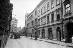 Magyarország, Budapest IX., Gát utca a Thaly Kálmán utca felé nézve, jobbra a Kaniziusz Szent Péter templom., 1949, Kovács Márton Ernő, utcakép, Budapest, szemeteskocsi, Fortepan #32843