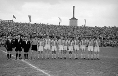 Magyarország, Budapest IV., Újpest, Megyeri út, UTE pálya, MTK - FTC (4:2) meccs. Az MTK csapata: Tóth Görgy, Sándor Károly, Börzsei János, Bosánszky Jenő, Lantos Mihály, Keszler Mátyás, Bodola Gyula, Hidegkuti Nándor, Palotás Péter, Kovács II József és Kovács I. Imre csapatkapitány., 1949, Kovács Márton Ernő, sport, labdarúgás, Budapest, Fortepan #32899