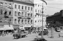 Magyarország, Budapest V.,Budapest VI.,Budapest XIII., Nyugati (Marx) tér a Bajcsy-Zsilinszky út és a Szent István körút találkozásánál., 1949, Kovács Márton Ernő, cégtábla, német gyártmány, lovaskocsi, Ford-márka, mentőautó, villamos, hirdetőoszlop, üzletportál, Ford Model BB, Budapest, napellenző, utcakép, Fortepan #32928