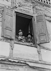 Hungary, Budapest XII., Béla király út 30., Dolgozó Parasztok és Földmunkások Országos Szövetsége (DÉFOSZ) Szabadsághegyi iskola. Mintagazdák utazás előtti gyülekezése, akiket a Szovjetunió meghívott a világ leghaladottabb földművelésének tanulmányozására., 1949, Kovács Márton Ernő, shutter, Budapest, moustache, hat, peasant, master, Fortepan #33075