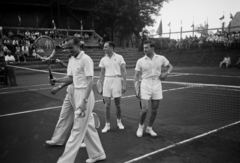 Hungary, Budapest X., Salgótarjáni (Tomcsányi) út, Gázművek teniszpálya, Magyarország - Svájc (5:0) Davis kupa mérkőzés. Hosszú nadrágban a magyar csapat: Ádám András és Asbóth József., 1949, Kovács Márton Ernő, tennis, Budapest, tableau, celebrity, Fortepan #33122