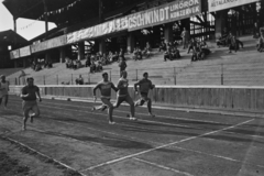 Magyarország, Budapest IX., Üllői út, FTC stadion. Vezető pozícióban Kárpáti Rudolf olimpiai bajnok kardvívó. MHK próba élsportolóknak., 1949, Kovács Márton Ernő, MHK Mozgalom, Budapest, Fortepan #33207