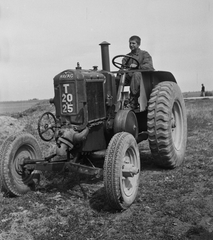 Magyarország, MÁVAG T20-25 típusú izzófejes traktor., 1949, Kovács Márton Ernő, magyar gyártmány, MÁVAG-márka, traktor, mezőgazdaság, Fortepan #33227