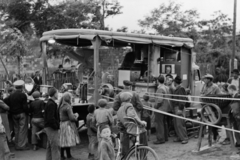 Magyarország, Szabadszállás, A népi demokrácia villanyt ad a falunak, elektromos háztartási eszközök bemutatója Szabadszálláson., 1949, Kovács Márton Ernő, propaganda, falu, szíjhajtás, Fortepan #33279