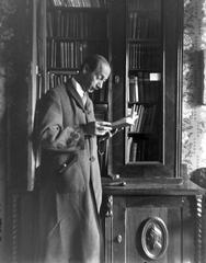 1930, Körmendy Pál, portrait, book, reading, man, bookcase, Fortepan #33317