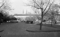 Magyarország, Szeged, Mars (Marx) tér, háttérben a Rókusi-templom tornyai., 1967, Építésügyi Dokumentációs és Információs Központ, VÁTI, autóbusz, magyar gyártmány, Ikarus-márka, pótkocsi, TEFU-szervezet, Fortepan #33364