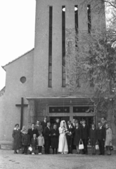 Hungary, Budapest XII., Apor Vilmos (Lékai János) tér, Felső-krisztinavárosi Keresztelő Szent János-templom., 1970, Fortepan, wedding ceremony, tableau, Budapest, Fortepan #33396