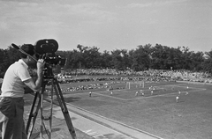 Magyarország, Debrecen, Nagyerdei Stadion, Magyarország - Lengyelország ifjúsági labdarúgó-mérkőzés., 1949, Kovács Márton Ernő, sport, labdarúgás, filmkamera, Arriflex-márka, Fortepan #33528