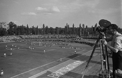 Magyarország, Debrecen, Nagyerdei Stadion, Magyarország - Lengyelország ifjúsági labdarúgó-mérkőzés., 1949, Kovács Márton Ernő, sport, labdarúgás, filmkamera, Arriflex-márka, lengyel felirat, Fortepan #33529