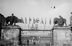 Magyarország, Budapest IX., Soroksári út, Közvágóhíd., 1949, Kovács Márton Ernő, Budapest, szobor, szarvasmarha, vágóhíd, Fortepan #33598