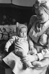 1947, Kovács Márton Ernő, sunshine, newborn, woman, sitting on lap, Fortepan #33649