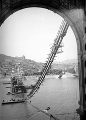 Magyarország, Budapest, az Erzsébet híd roncsainak kiemelése a pesti kapuzattól nézve., 1949, Kovács Márton Ernő, háborús kár, hídroncs, eklektikus építészet, függőhíd, Duna-híd, Kherndl Antal-terv, Czekelius Aurél-terv, Fortepan #33691