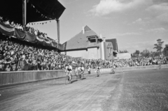 Magyarország, Budapest IX., Üllői út, FTC stadion, kerékpár verseny a Ferencváros - Újpest (4:3) Népszava serleg döntő mérkőzés szünetében., 1949, Kovács Márton Ernő, Budapest, kerékpárverseny, stadion, országúti kerékpár, Fortepan #33712