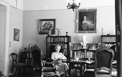 1946, Kovács Márton Ernő, interior, lady, painting, bookshelf, bust, furniture, Fortepan #33736