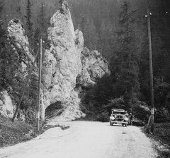 Szlovákia, Sztracena, Sztracenai völgy, kőkapu., 1934, Pohl Pálma, Csehszlovákia, csehszlovák gyártmány, aluljáró, automobil, Praga-márka, Felvidék, Praga Alfa, Fortepan #33864