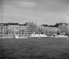 Hungary, Budapest V., Belgrád rakpart az Erzsébet híd és a Szabadság híd között. Kossuth oldalkerekes személyhajó., 1955, UVATERV, ship, picture, steamboat, boat station, Kossuth/Leányfalu/Rigó/Ferenc Ferdinánd Főherceg ship, Budapest, Fortepan #3418