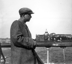 Finnország, Helsinki, háttérben az Uspenski Katedrális., 1935, Fortepan, portré, hajó, templom, férfi, micisapka, arc profil, pravoszláv templom, Alexej Gornosztajev-terv, Fortepan #3474