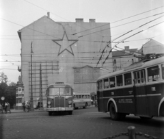 Magyarország, Budapest VIII., Kálvin tér., 1954, UVATERV, autóbusz, trolibusz, vörös csillag, rendszám, Budapest, Fortepan #3592