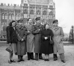 Hungary, Budapest V., Kossuth Lajos tér, Parlament., 1955, Fortepan, uniform, Imre Steindl-design, parliament, Neo-Gothic-style, eclectic architecture, Budapest, hand-in-waistcoat, Fortepan #3662