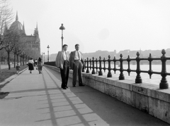 Magyarország, Budapest V., Széchenyi rakpart a Margit híd felől nézve, háttérben a Parlament., 1954, Fortepan, Steindl Imre-terv, országház, neogótika, Duna, eklektikus építészet, Budapest, Fortepan #3664