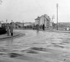 Magyarország, Budapest XIV., Stefánia út, a víztorony mellől a Hungária körút irányába nézve., 1928, Fortepan, kerékpár, utcakép, kettős portré, gázlámpa, csokornyakkendő, Budapest, Fortepan #3672