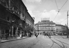 Magyarország, Budapest V.,Budapest VI.,Budapest XIII., Nyugati (Marx) tér a Bajcsy-Zsilinszky út felől nézve., 1953, UVATERV, cégtábla, neonreklám, buszmegálló, vörös csillag, villamosmegálló, Budapest, Fortepan #3694