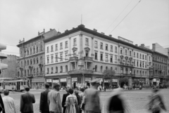 Magyarország, Budapest VIII.,Budapest VII., Blaha Lujza tér a Rákóczi út - Nagykörút kereszteződésénél, a sarkon az EMKE ház., 1952, UVATERV, reklám, kalap, cégtábla, teherautó, utcakép, életkép, villamos, hirdetőoszlop, újságárus, hangszóró, illatszerbolt, Budapest, Fortepan #3710