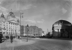 Magyarország, Budapest V., Deák Ferenc tér, háttérben a Károly körút (Somogyi Béla út)., 1951, UVATERV, kandeláber, lámpaoszlop, gázlámpa, Budapest, templom, felirat, evangélikus, Fortepan #3712