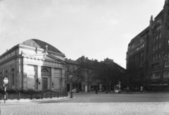 Magyarország, Budapest V., Deák Ferenc tér., 1951, UVATERV, templom, plakát, hirdetőoszlop, Pollack Mihály-terv, telefonfülke, Skoda 1101/1102 Tudor, Budapest, Fortepan #3713