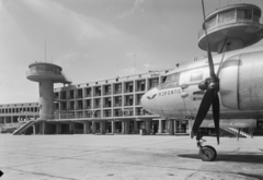 Magyarország, Ferihegyi (ma Liszt Ferenc) repülőtér, Budapest XVIII., az Aeroflott IL-12B típusú légcsavaros repülőgépe., 1956, UVATERV, szovjet gyártmány, repülőgép, repülőtér, Iljusin-márka, Aeroflot légitársaság, iljusin IL-12, Budapest, cirill írás, irányítótorony, Dávid Károly-terv, Fortepan #3734