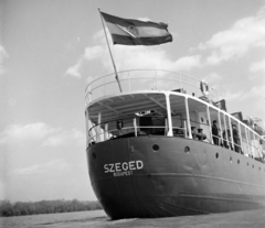 Hungary, Szeged tengeri áruszállító hajó a Dunán., 1955, UVATERV, ship, flag, Hungarian brand, Szeged ship, Fortepan #3737